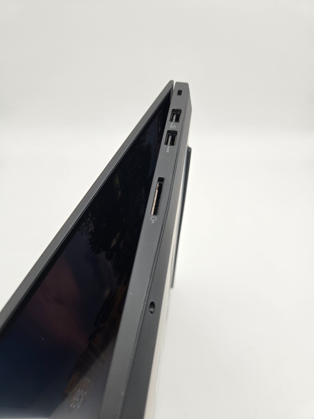 Lenovo ThinkPad P1 Gen 5 16″ WQXGA | A1000 | i7-12800H | 32GB RAM | 1TB SSD |