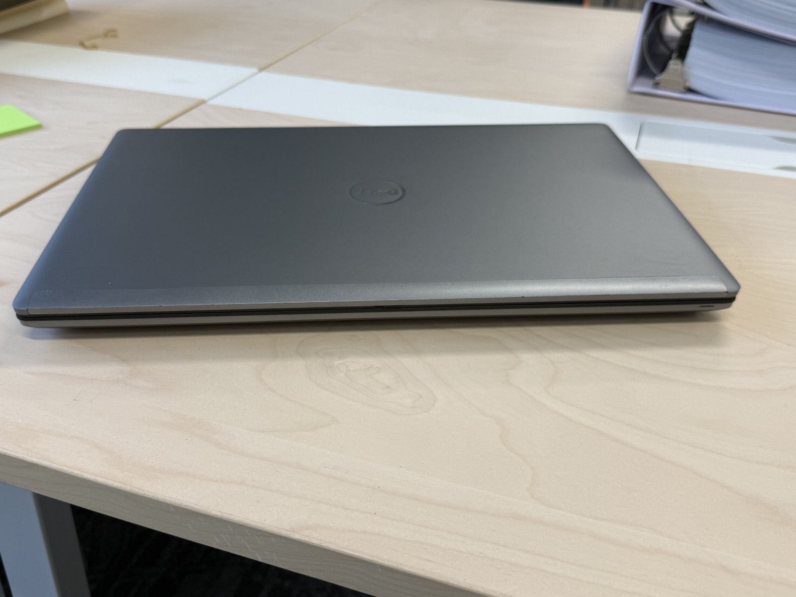 Dell Precision 7750 17.3″ FHD | Xeon W-10855M | 32GB | 1TB NVMe | Quadro RTX 400