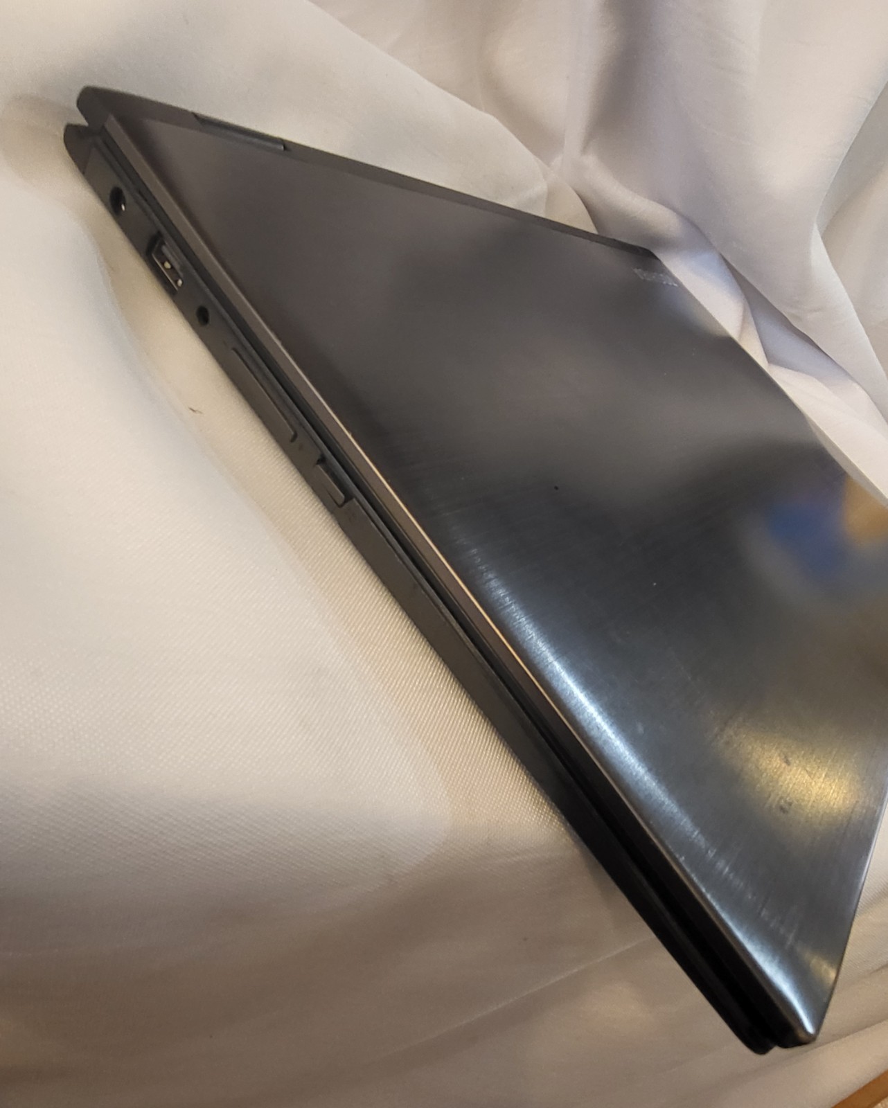 Toshiba Satellite Radius P55W-C5321-4K 15.6″ 4K i7-6500U 8GB RAM No SSD 070701