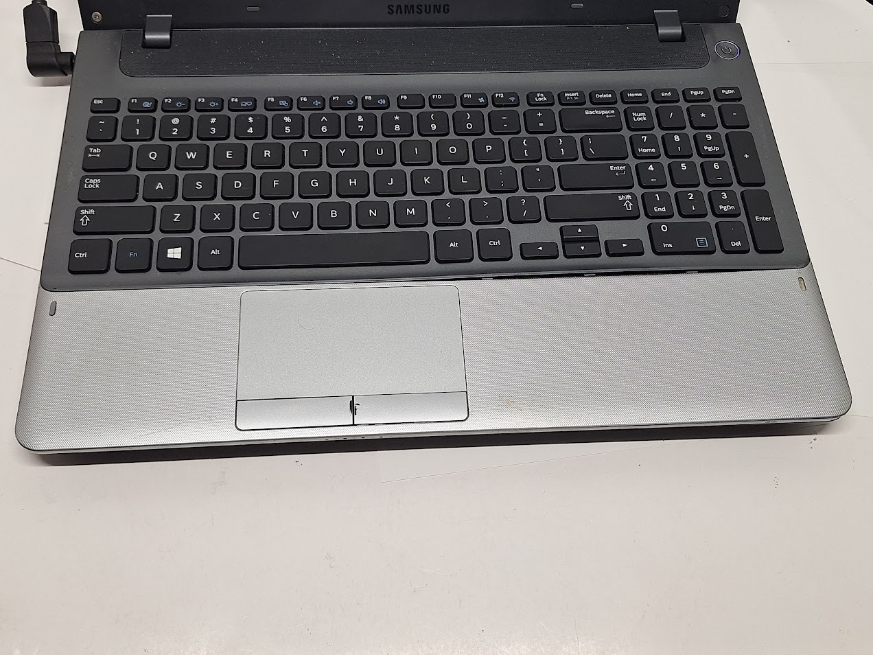 Samsung NP355V5C Laptop 750 GB HDD 4GB Ram for Parts/Repair
