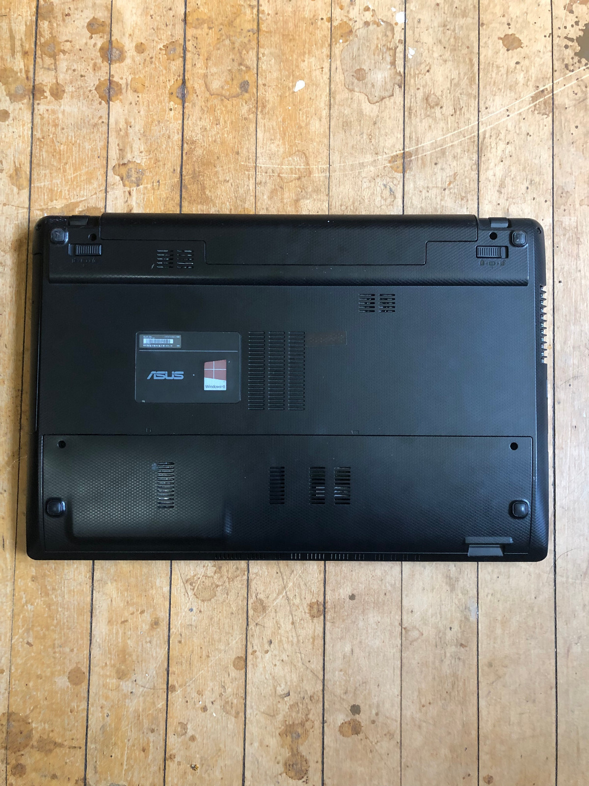 Asus R503u (8 GB RAM, AMD E2-1800, 128 GB SSD, Linux Mint)