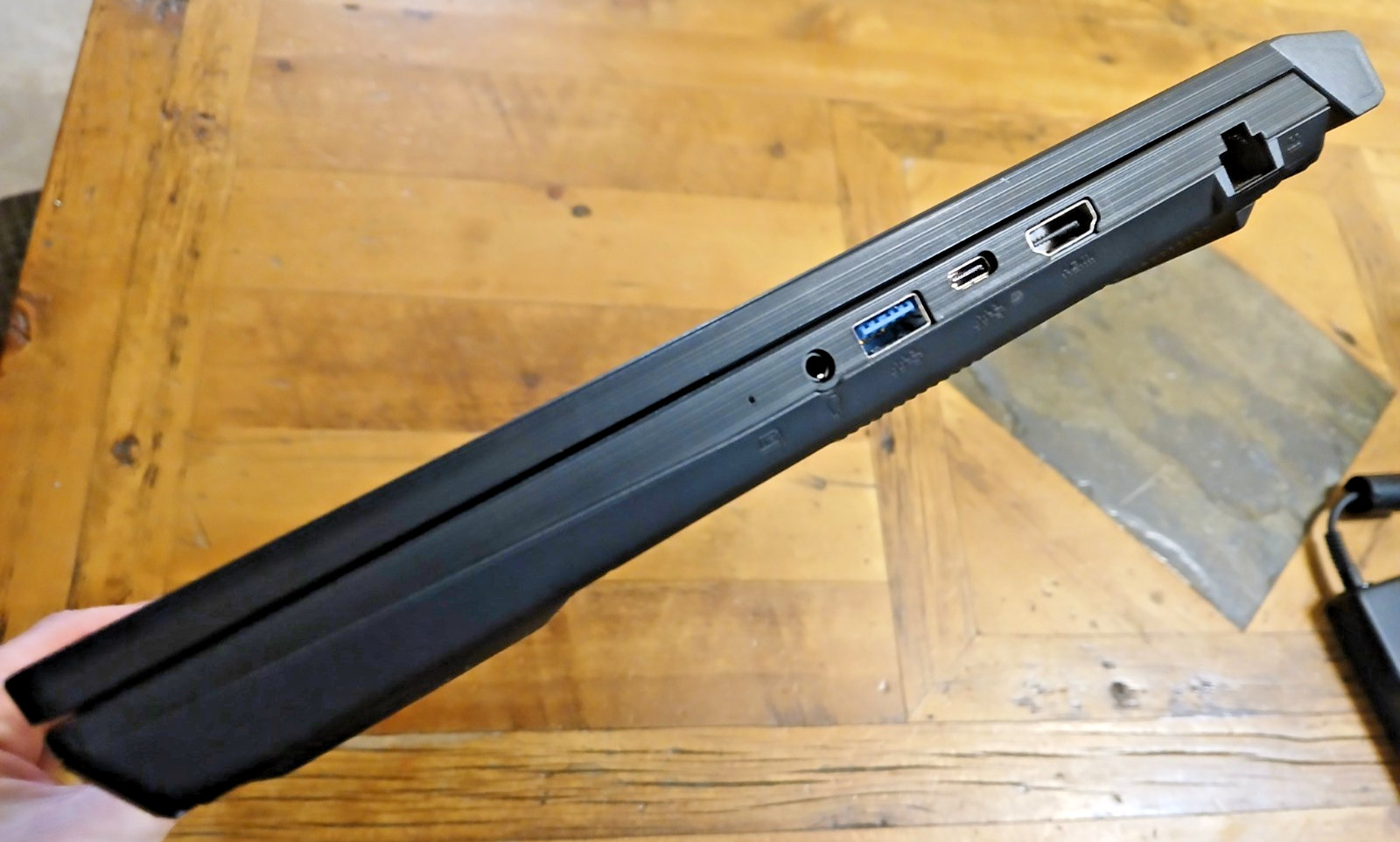 MSI Bravo 15 C7V Gaming Laptop, AMD Ryzen 5 W/ Radeon, RTX 4050, 16GB/500GB