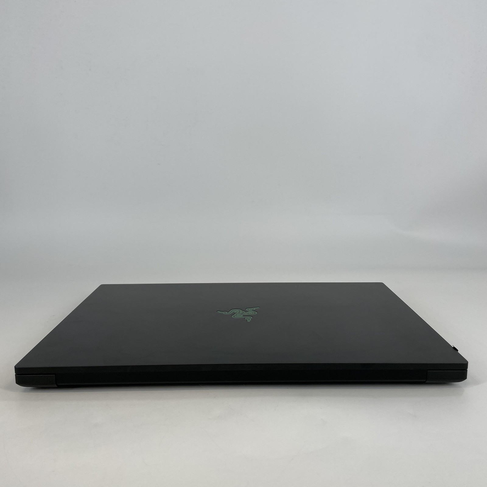 Razer Blade 18 240Hz QHD+ 2.2 GHz i9-14900HX 32GB 2TB SSD RTX 4090 Excellent