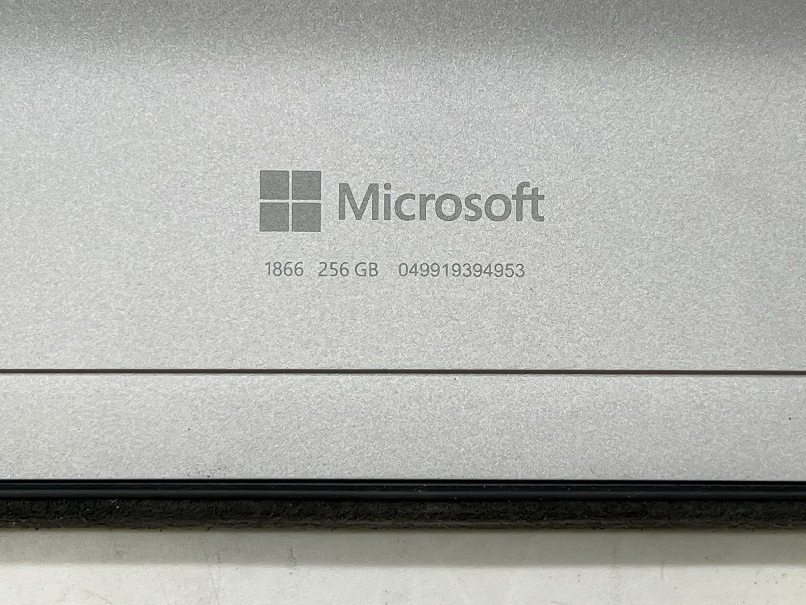 Mircosoft Surface Pro 7, i5-1035G4 CPU @ 1.10GHz, 8GB RAM, 256GB NVMe-No OS/AC