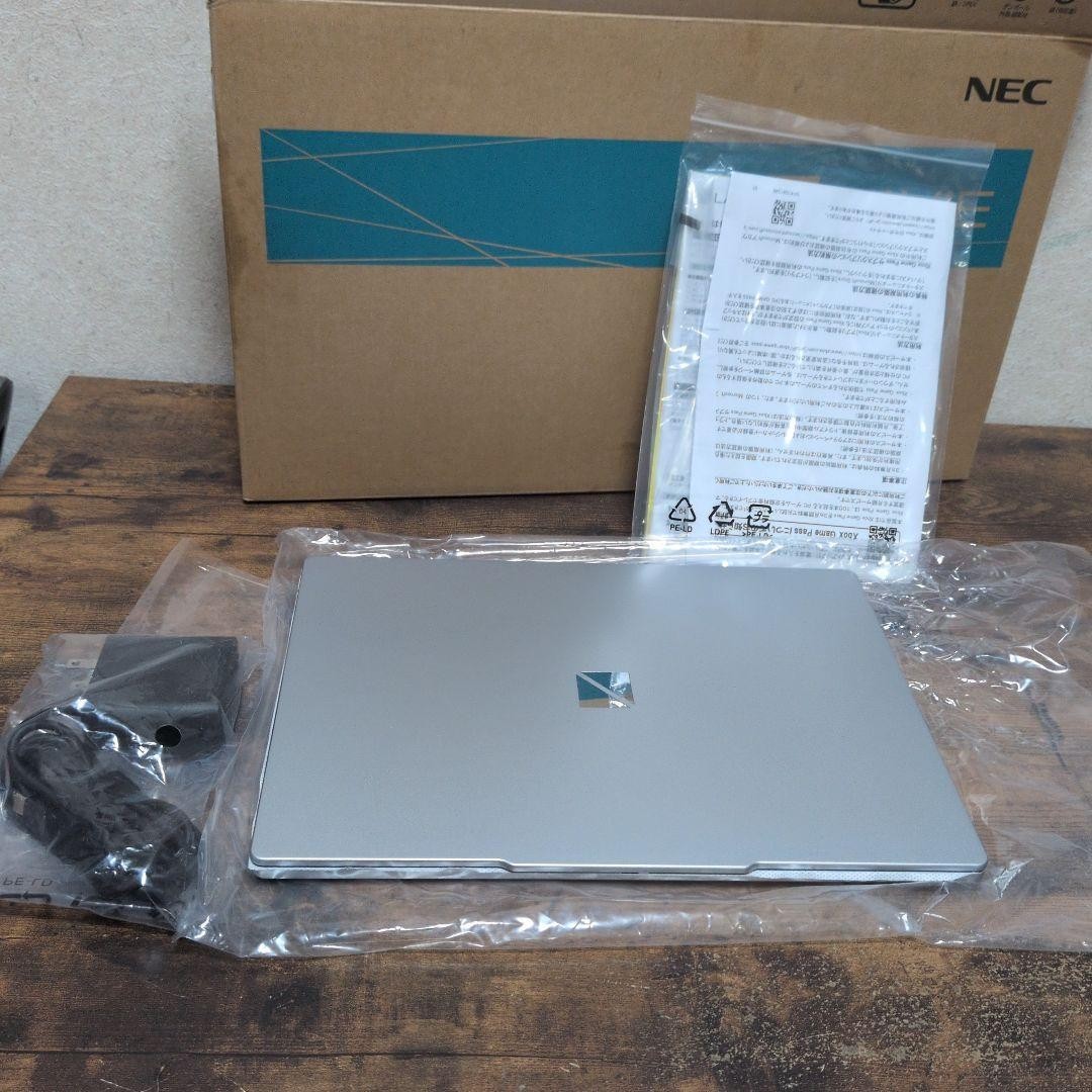 NEC LAVIE N13 Slim Ryzen 7 7735HS Radeon 680M SSD 512GB 16GB 13.3″ WUXGA Win 11
