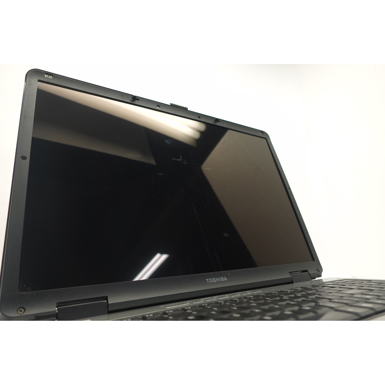 Vintage Toshiba Satellite 17″ P105 Retro Gaming Rig 2gb 160GB 1.66GHz Win XP SP3