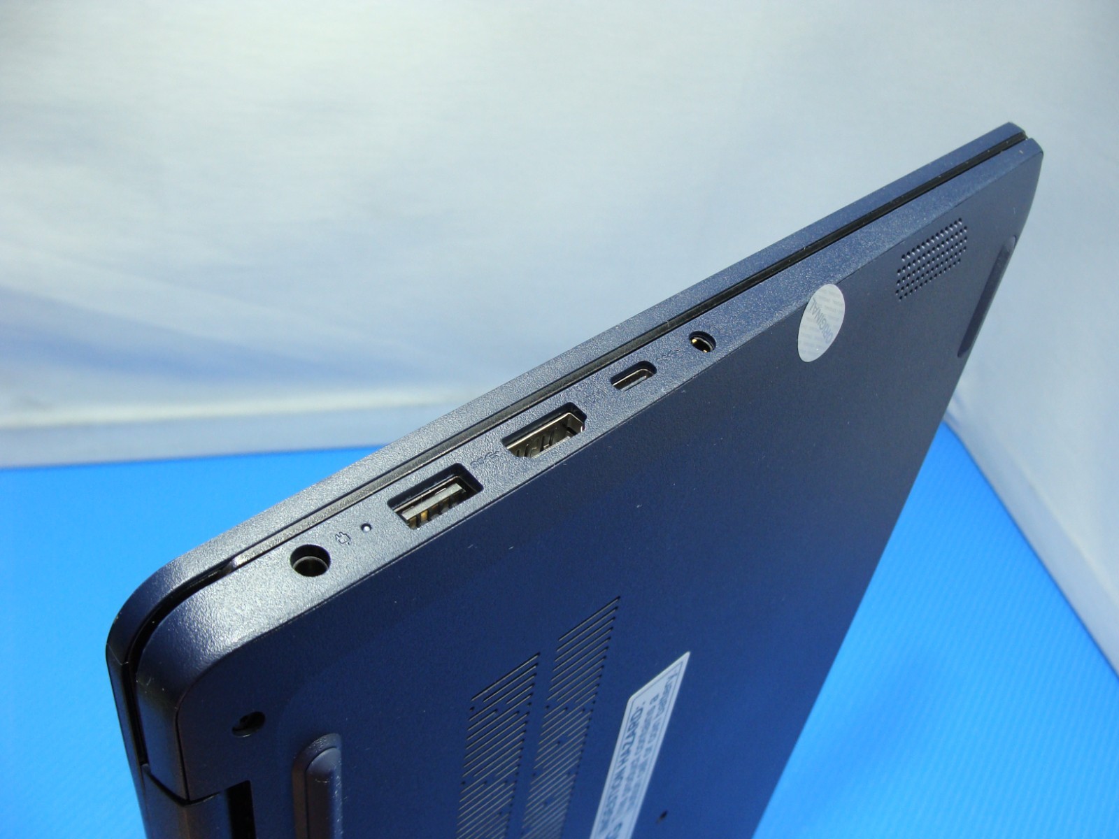 Lenovo IdeaPad 1 15IAU7 15.6″ FHD TOUCH core i5-1235U 1.3GHz 8GB 512GB Win 11 H