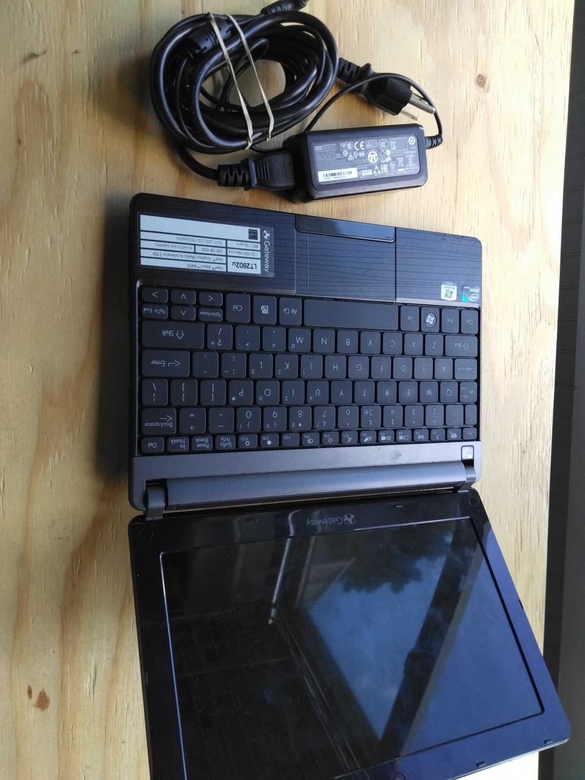 Gateway LT2802u 10.1″ Netbook-Intel Atom N455-120GB SSD-2GB RAM-Windows 7-Office