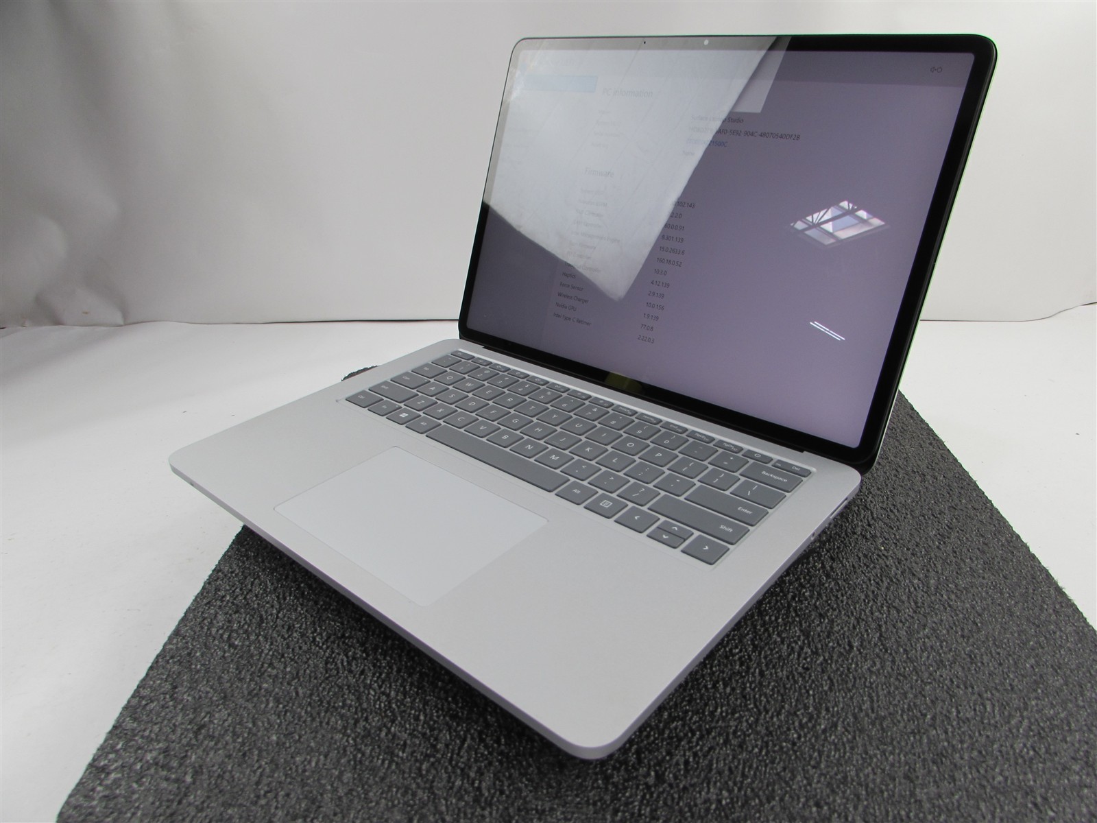 Microsoft Surface Laptop Studio 1964 i7-11370H 1TB SSD 32GB RTX A2000 *No A/C*