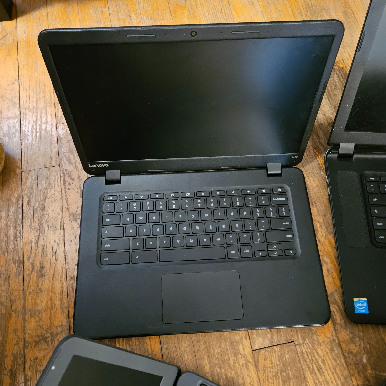 Mixed Lot 4 Chromebook Laptops Used / For parts (Description)