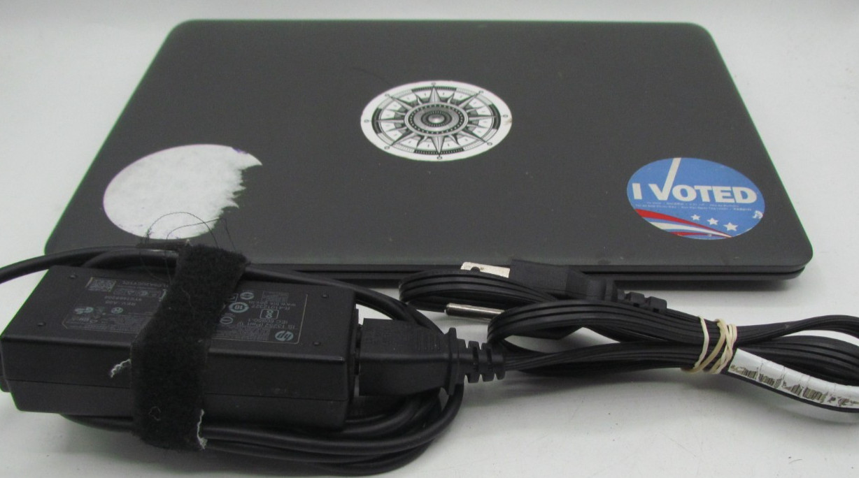 HP Chromebook 11-v031nr with Charger for parts or repair only will not turn on