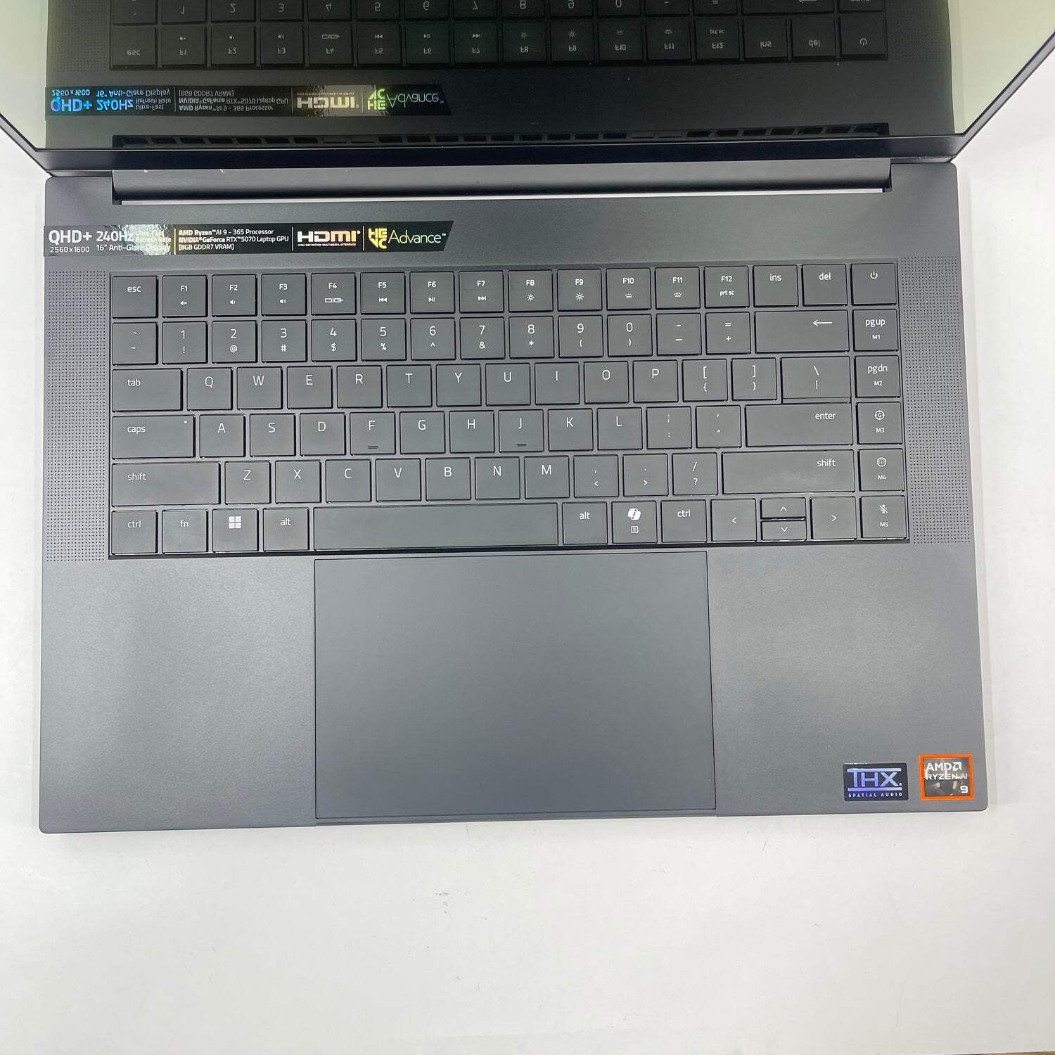 Razer Blade 16 RZ09-0528 Ryzen AI 9 365 32GB RAM 1TB SSD GeForce RTX 5070 Ti