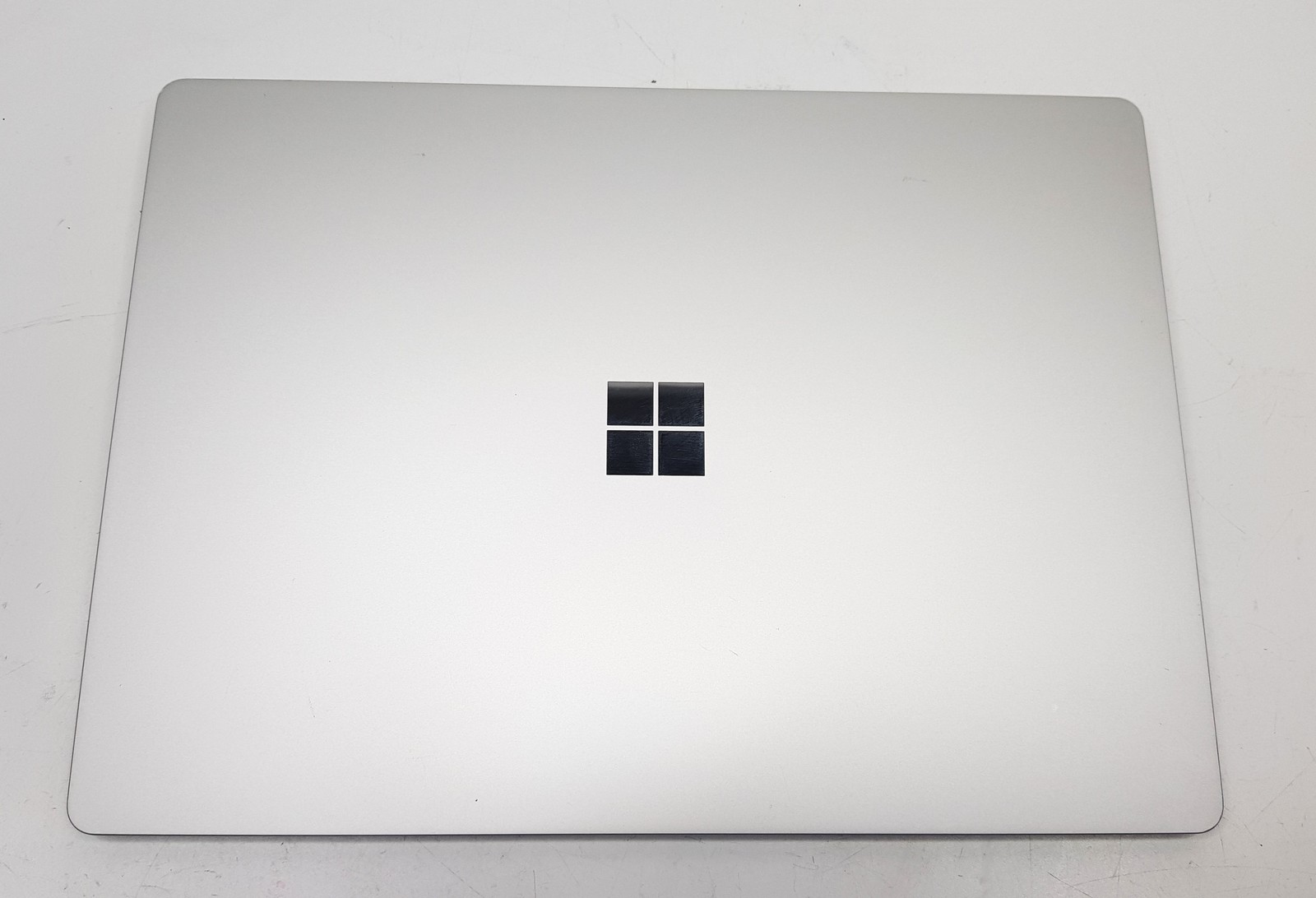 Microsoft Surface Laptop 2 13.5″ i7-8650U 8GB RAM 256GB SSD Win 11 Home Touch
