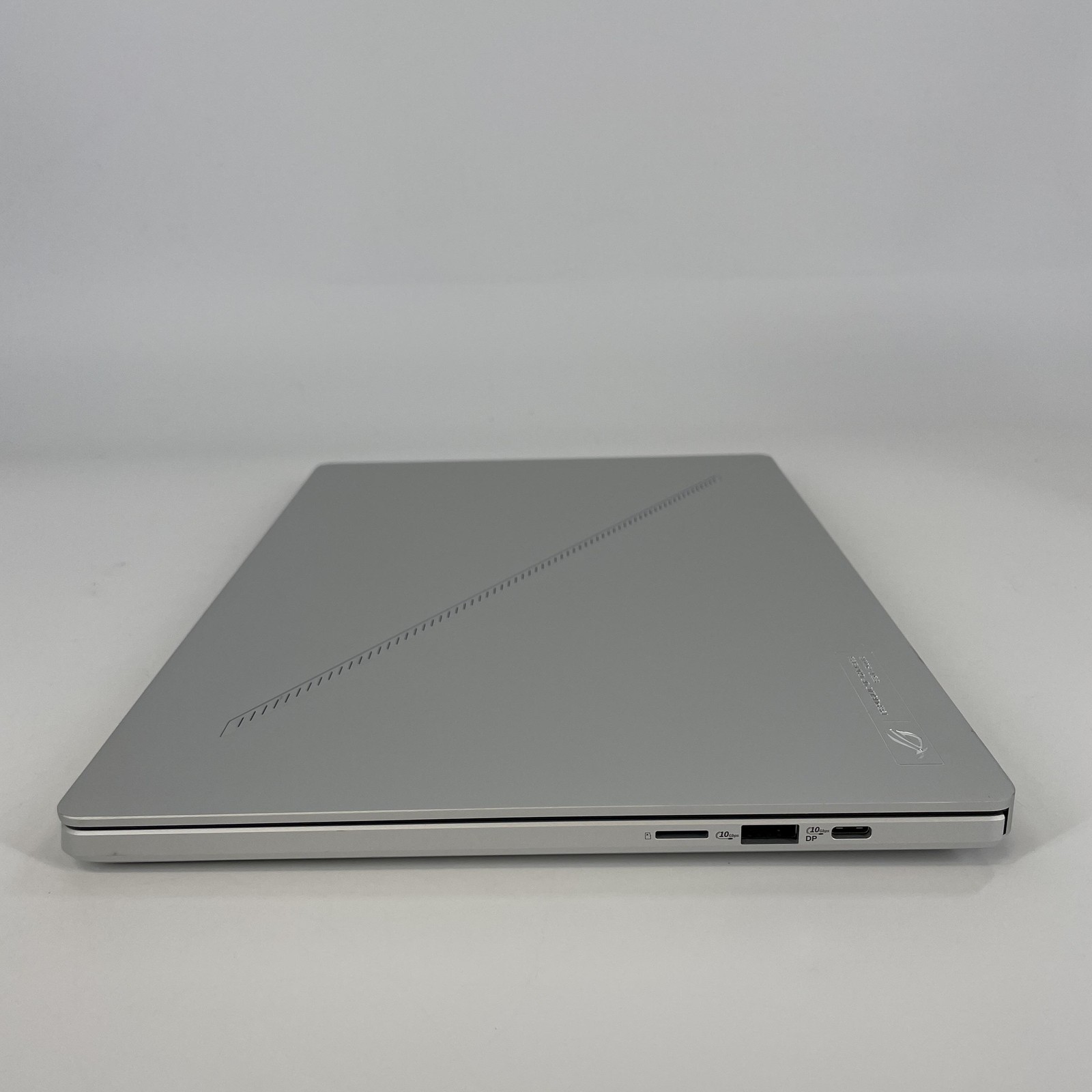 Asus ROG Zephyrus G14 GA403 120Hz QHD+ 4.0GHz Ryzen 9 8945HS 32GB 1TB RTX 4070