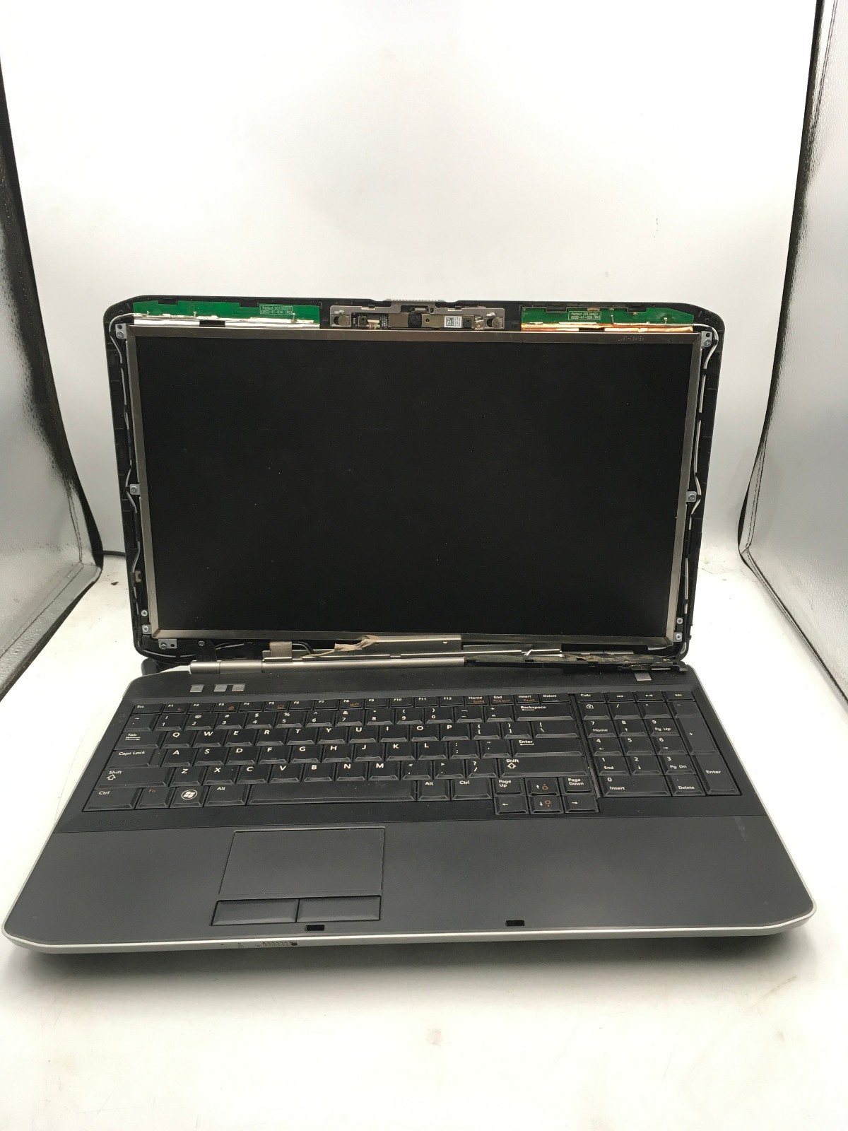 DELL LATITUDE E5520 -FOR PARTS- INTEL CORE I3 5TH GEN – NO RAM -BAD LCD-READ-BB