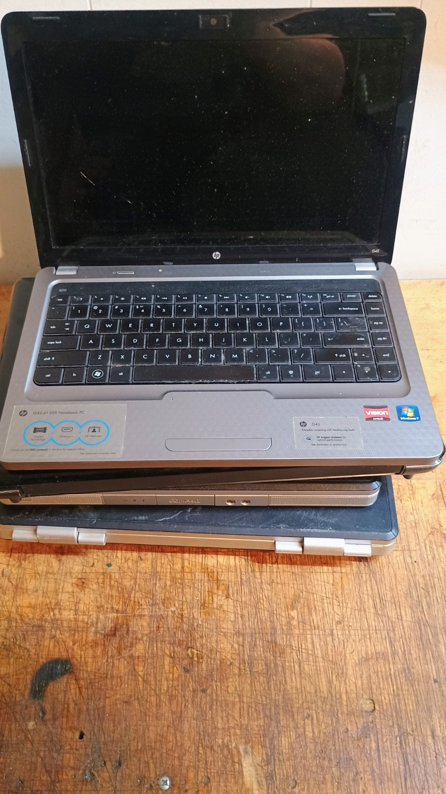 Lot Of 4 Old Vintage Compaq Hp Laptop For Parts Rebuild As Is Broken