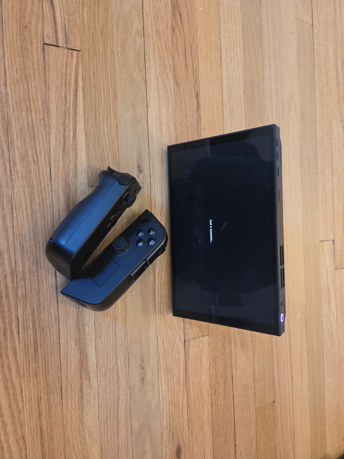 LENOVO LEGION GO HANDHELD 8.8″ AMD RYZEN Z1 16GB RAM 512GB SSD + 1 TB SD CARD
