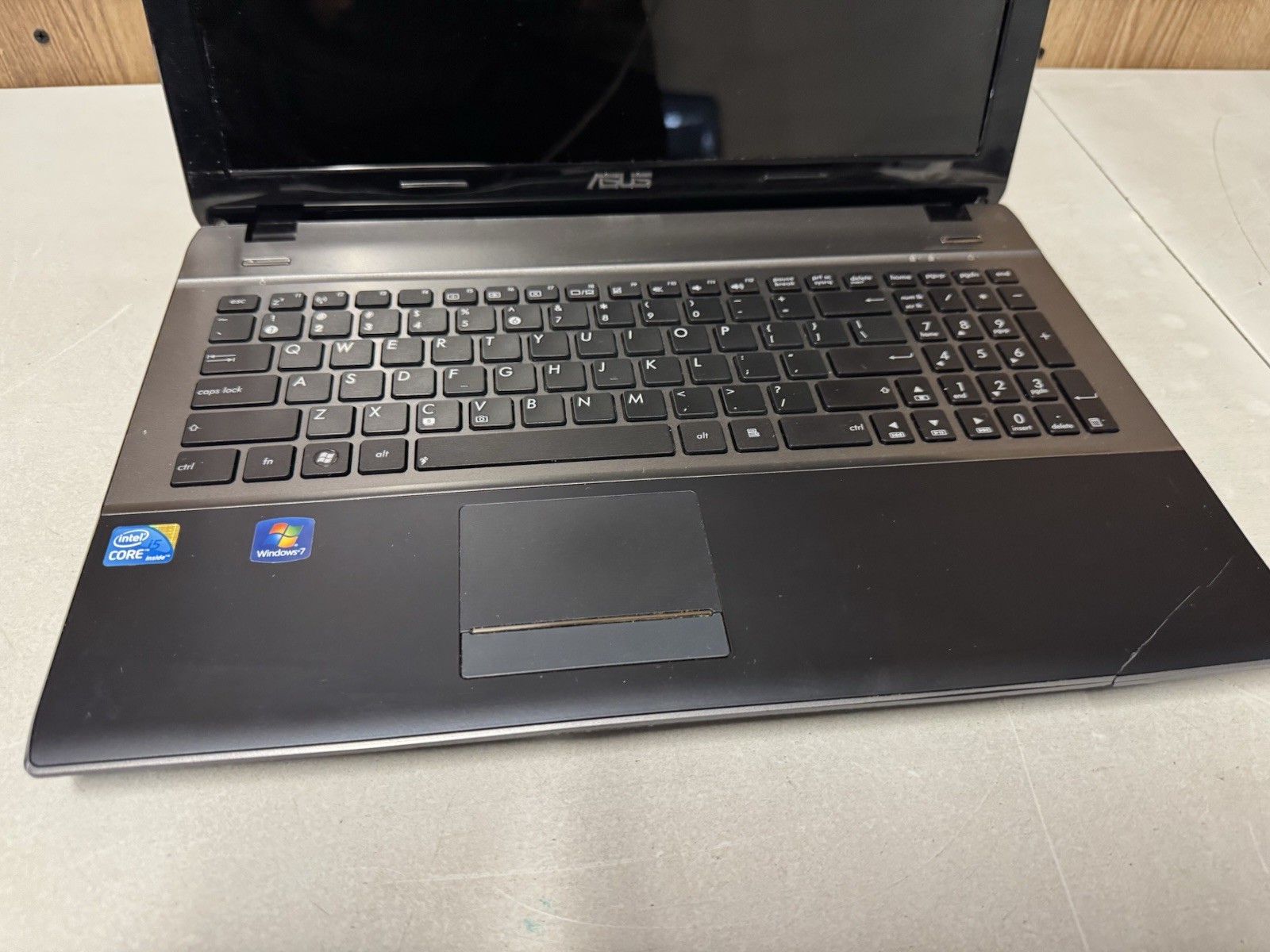 ASUS U52F Laptop i5-2.53GHz 4GB 750GB | Broken Housing | Keyboard No Response