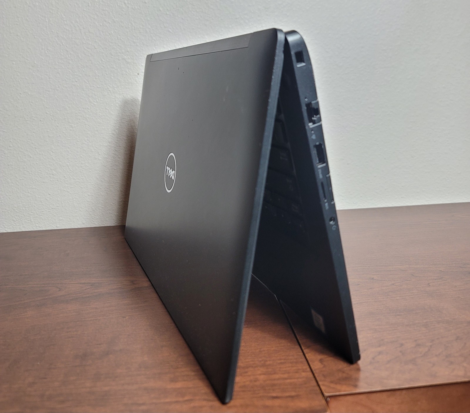 DELL LATITUDE 7480 i5 14″ Windows 11 Pro i5 16GB RAM 256GB PCIe LTE/4G Charger