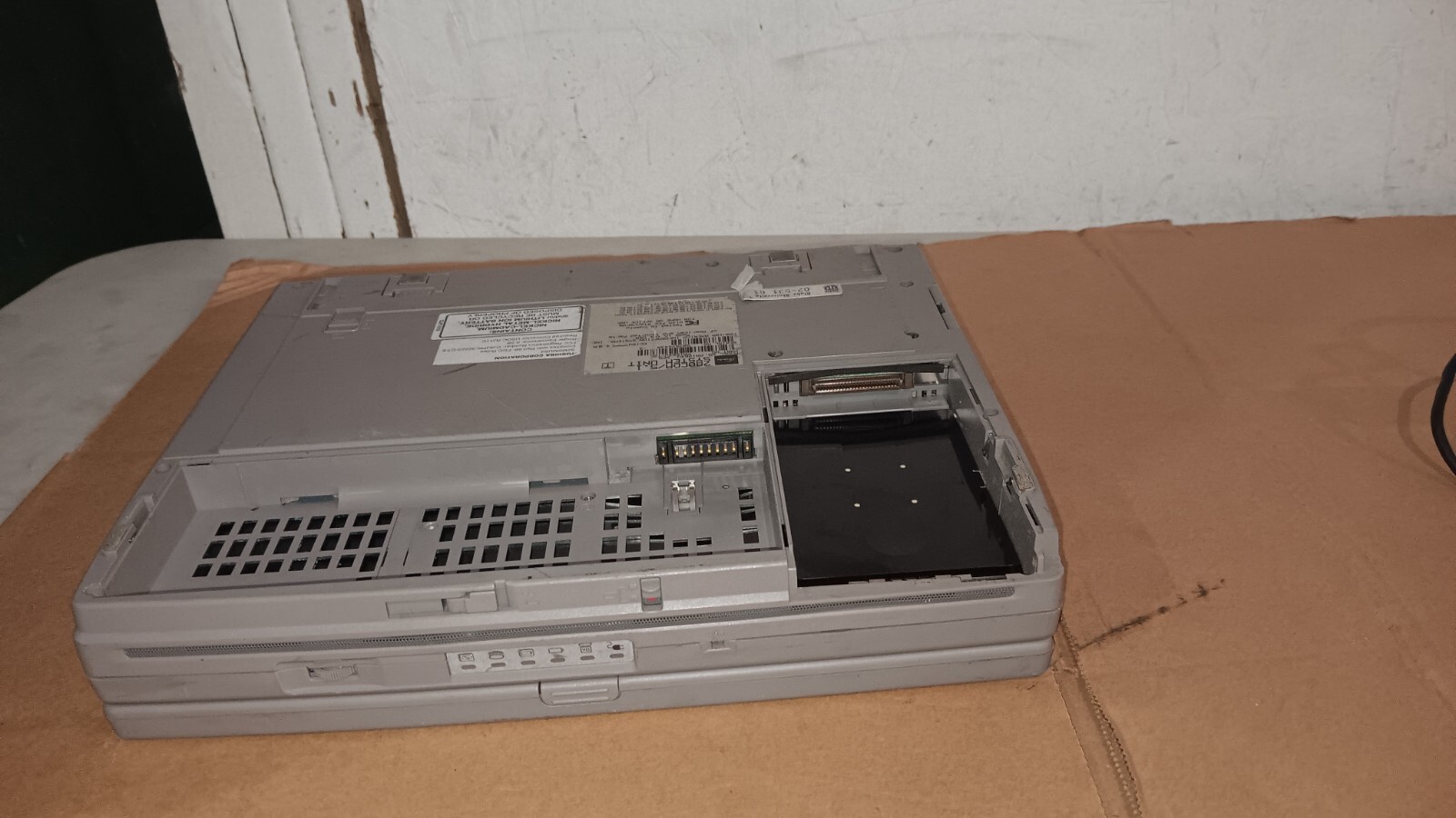 Vintage Retro Toshiba Tecra 780CDM Laptop Intel P2 @ 266 MHz 13.3″ LCD Screen CD