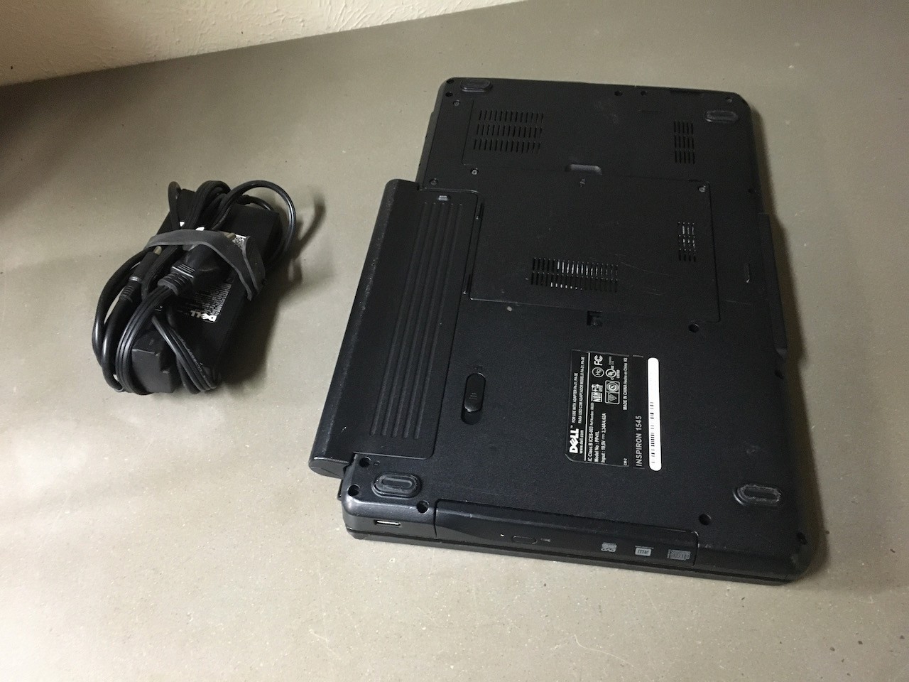Dell Inspiron 1545 Pentium Dual-Core T4200 2GB 250GB Windows 7 Pro Optical DVD