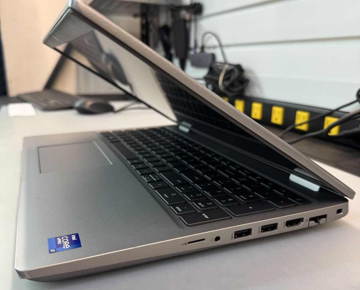 Dell Precision 3561 15″ INTEL i7-11850H 256GB SSD 8GB RAM T600 WIN11 READ C