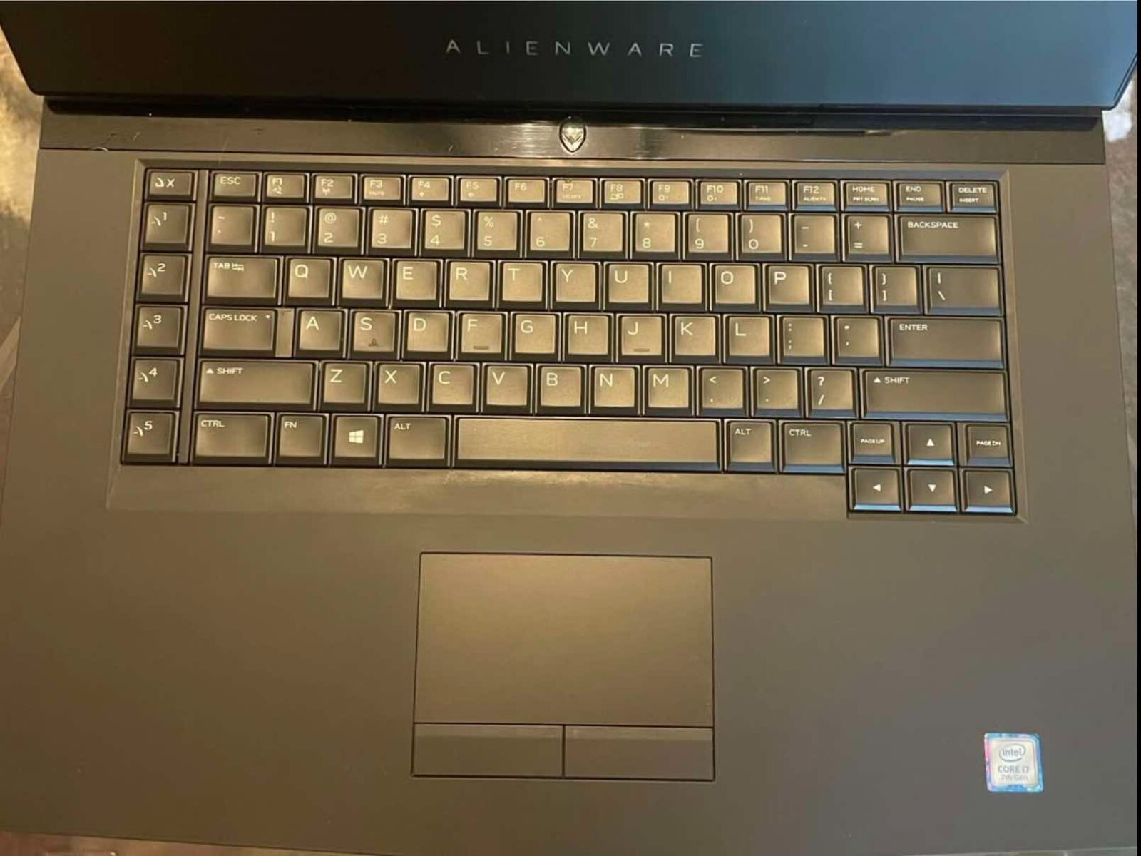Alienware 15 R3 i7-7700HQ / 1 TB HD + 256GB SDD / 16GB RAM / GTX 1060 NEW BAT🔋