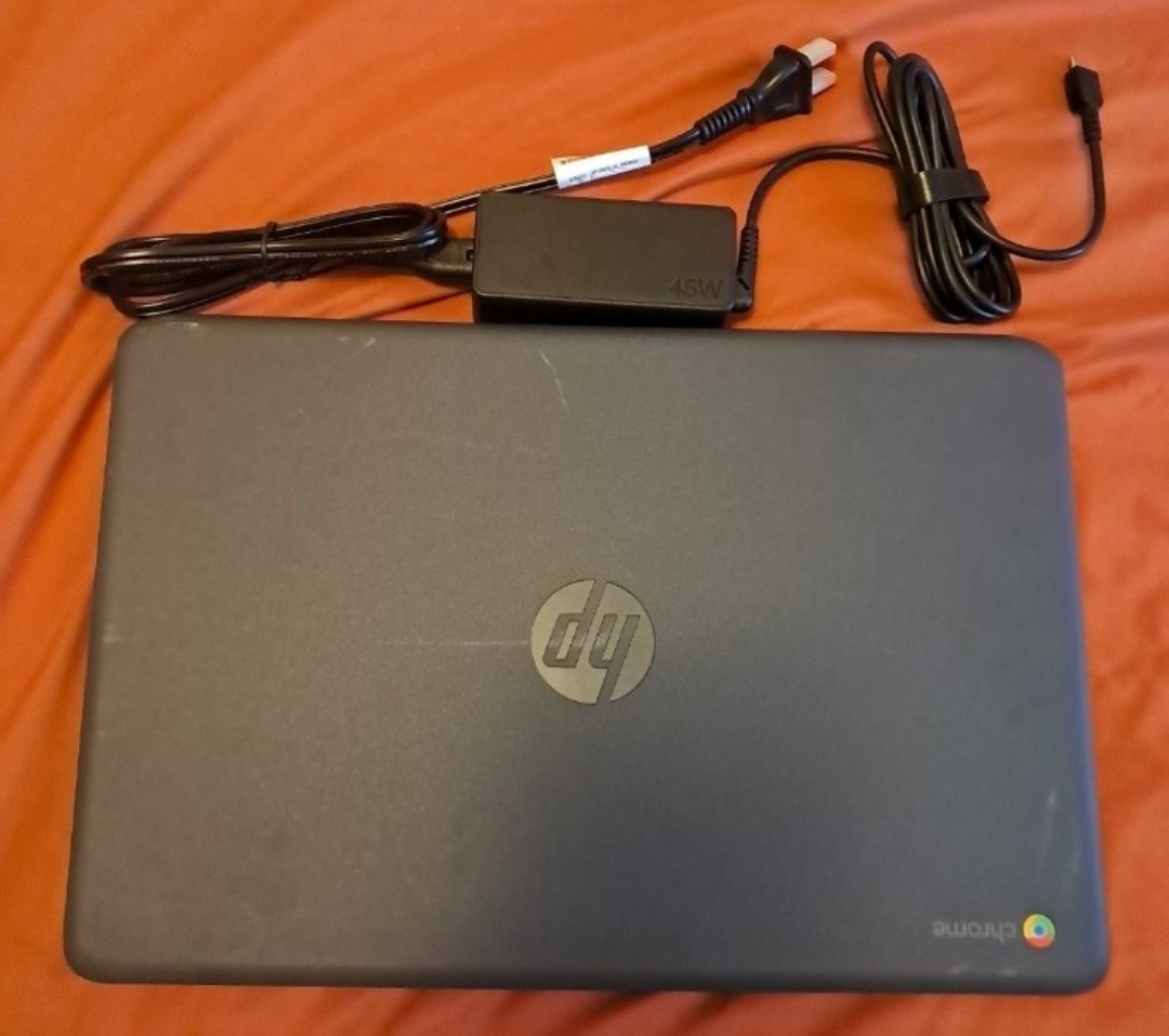 HP 14A G5 Chromebook Laptop Computer W/Charger.