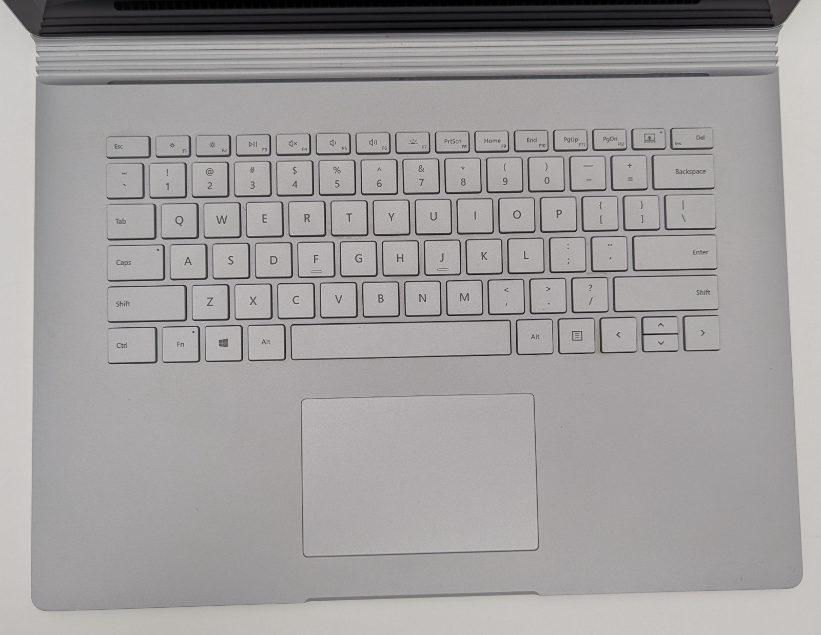 Incomplete Microsoft Surface Book 2 15″ i7-8650U 1.90GHz 16GB 256GB NVMe NVIDIA