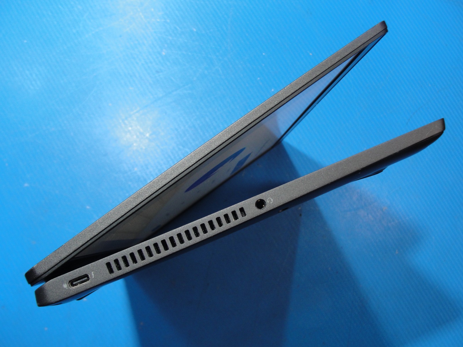 Dell Latitude 7330 13.3″FHD Core vPRO i7-1265U 1.8GHz 16GB RAM 512GB SSD+Charger