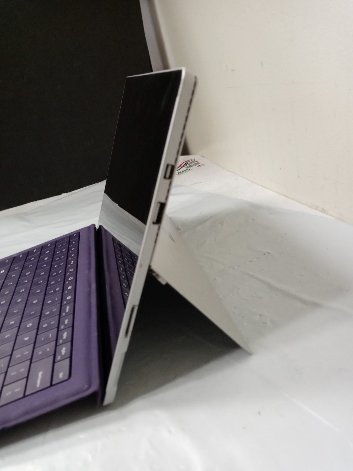 MICROSOFT SURFACE BOOK i5-6300U @ 2.4GHz, 8GB RAM, 256GB SSD, WIN 10 PRO NO AC
