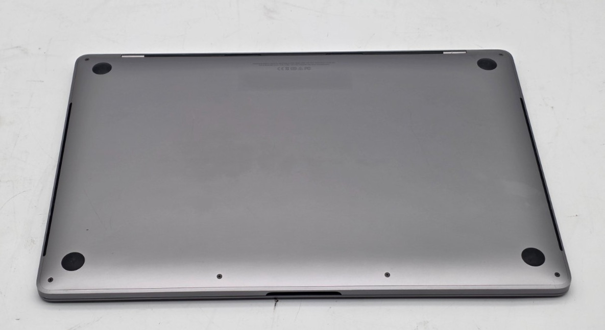 Apple MacBook Pro 2018 15″ i7-8750H @ 2.2 GHz 16GB RAM 500GB SSD Sequoia