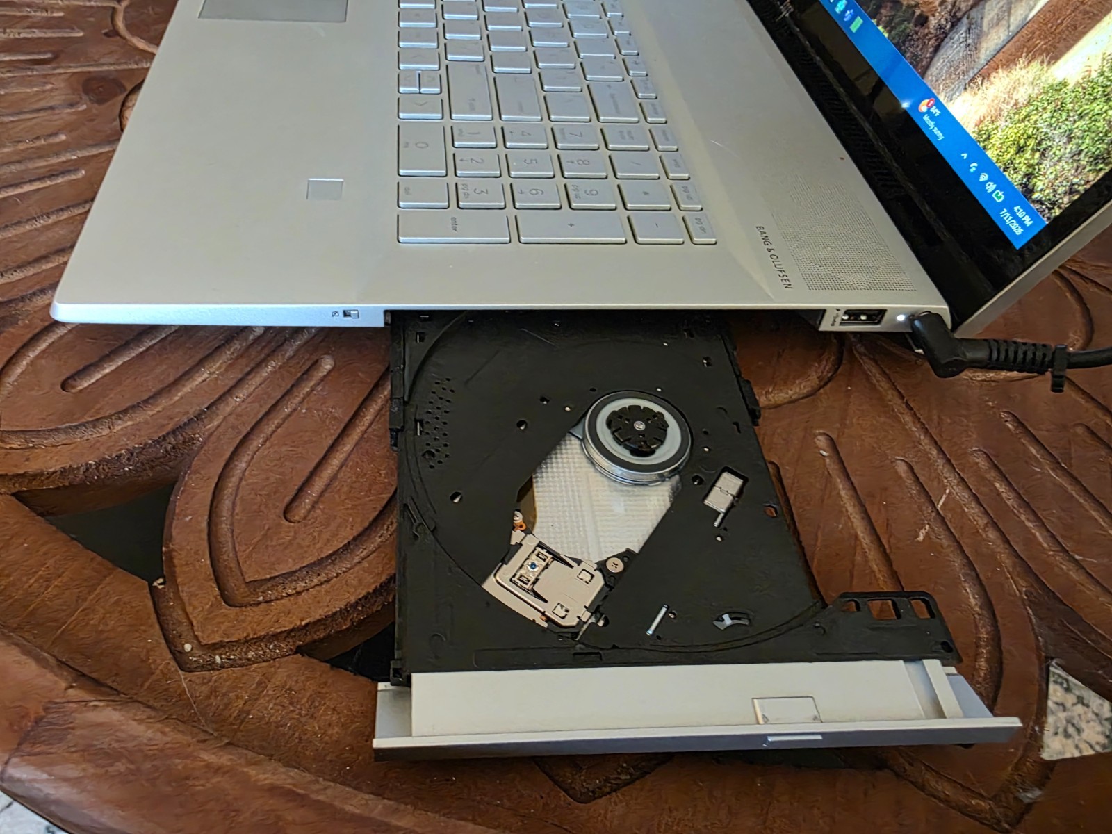 17” HP Envy w/ OPTICAL DRIVE