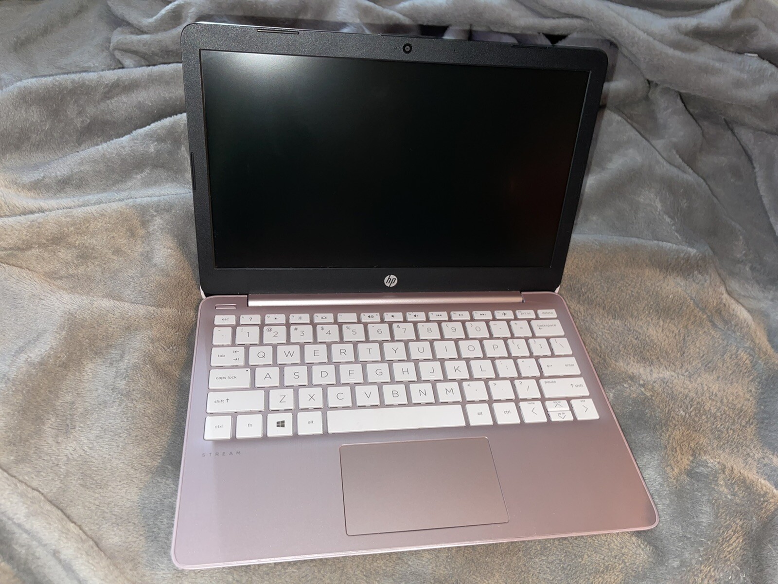 HP Stream 14-cb172wm 14″ (64 GB, Intel Celeron N4000, 1.10 GHz, 4 GB) Laptop…
