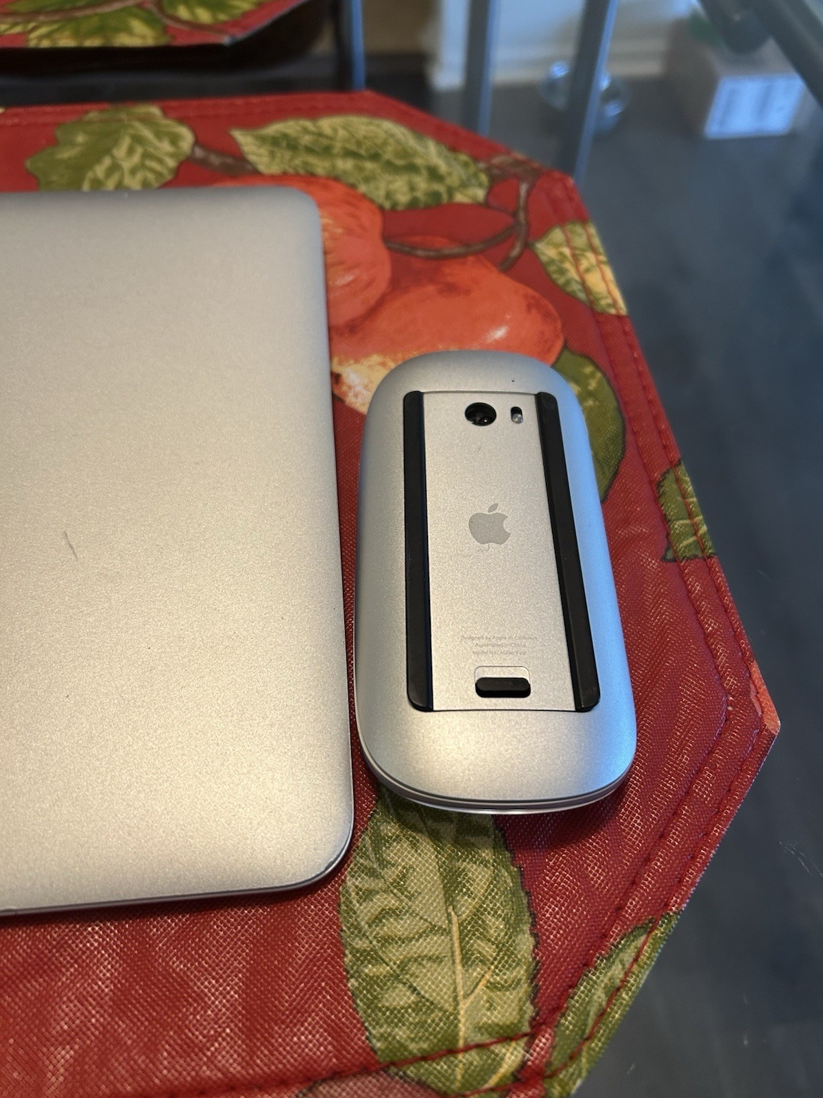 Mac Book Air 12” Silver 2012 For Parts With Charger And Wireless Mouse