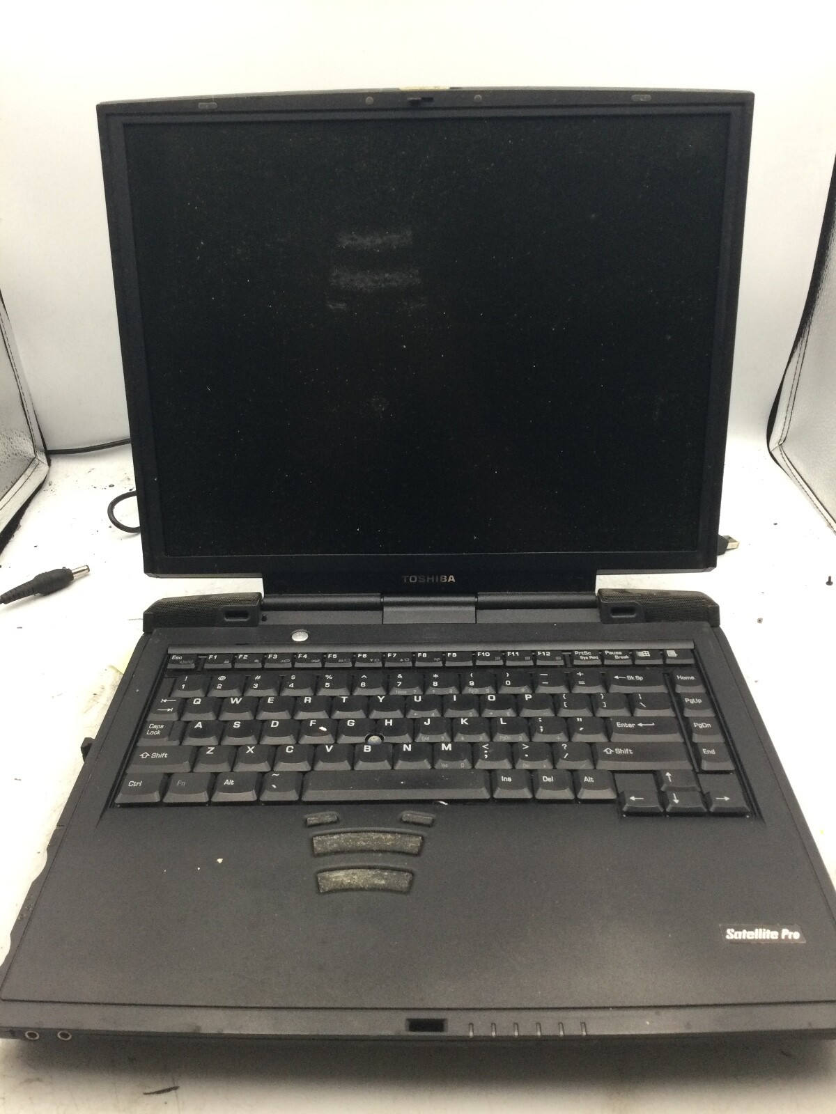 Toshiba Satellite Pro 6100 – FOR PARTS – INTEL PENTIUM 4 – 512MB RAM – READ – BB