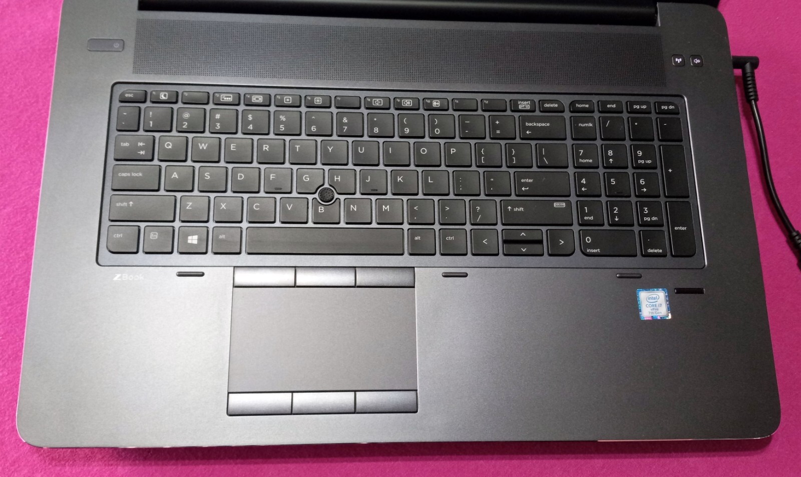 HP ZBook 17 G4 laptop I7-7820HQ 2.9-3.9Ghz 16GB ram 512GB NVIDIA “P5000” AX200