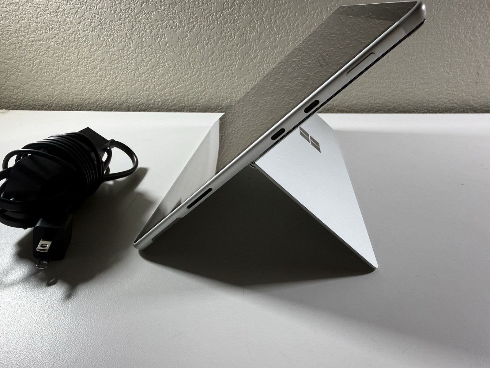 Microsoft Surface Pro 8 (1982) i5-1145G7 – 16GB RAM – 256GB 120Hz – Win 11 Pro