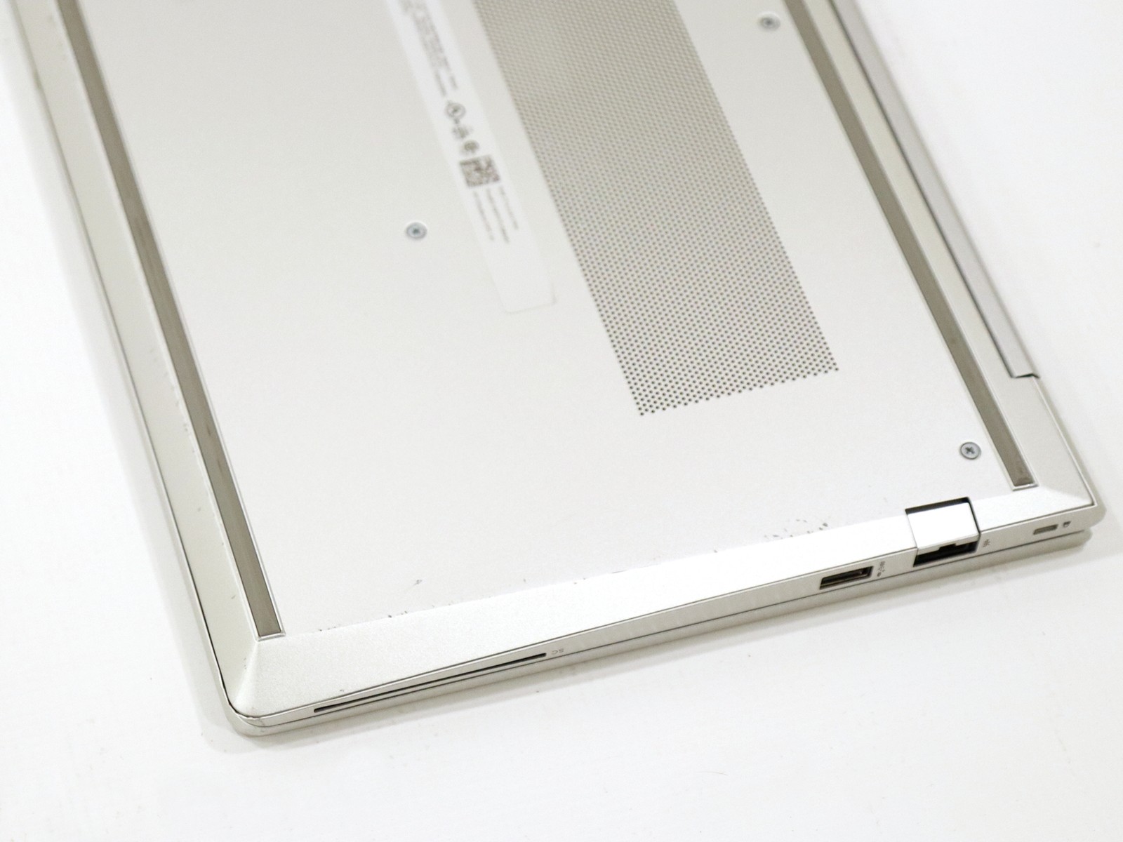 HP EliteBook 640 G9 14.0″ Intel i5-1245U 16GB RAM 256GB NVMe W11P