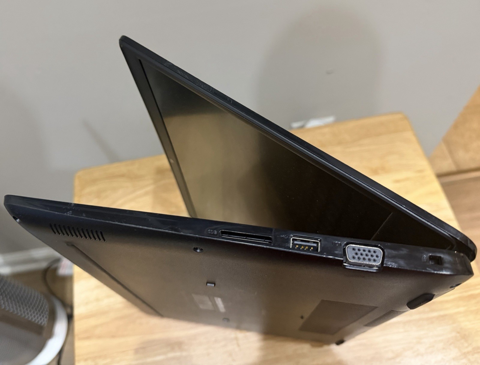 Dell Latitude 3400 | 8th Gen | Core i3 | 8GB RAM | 128GB SSD | CPU @2.90GHz |