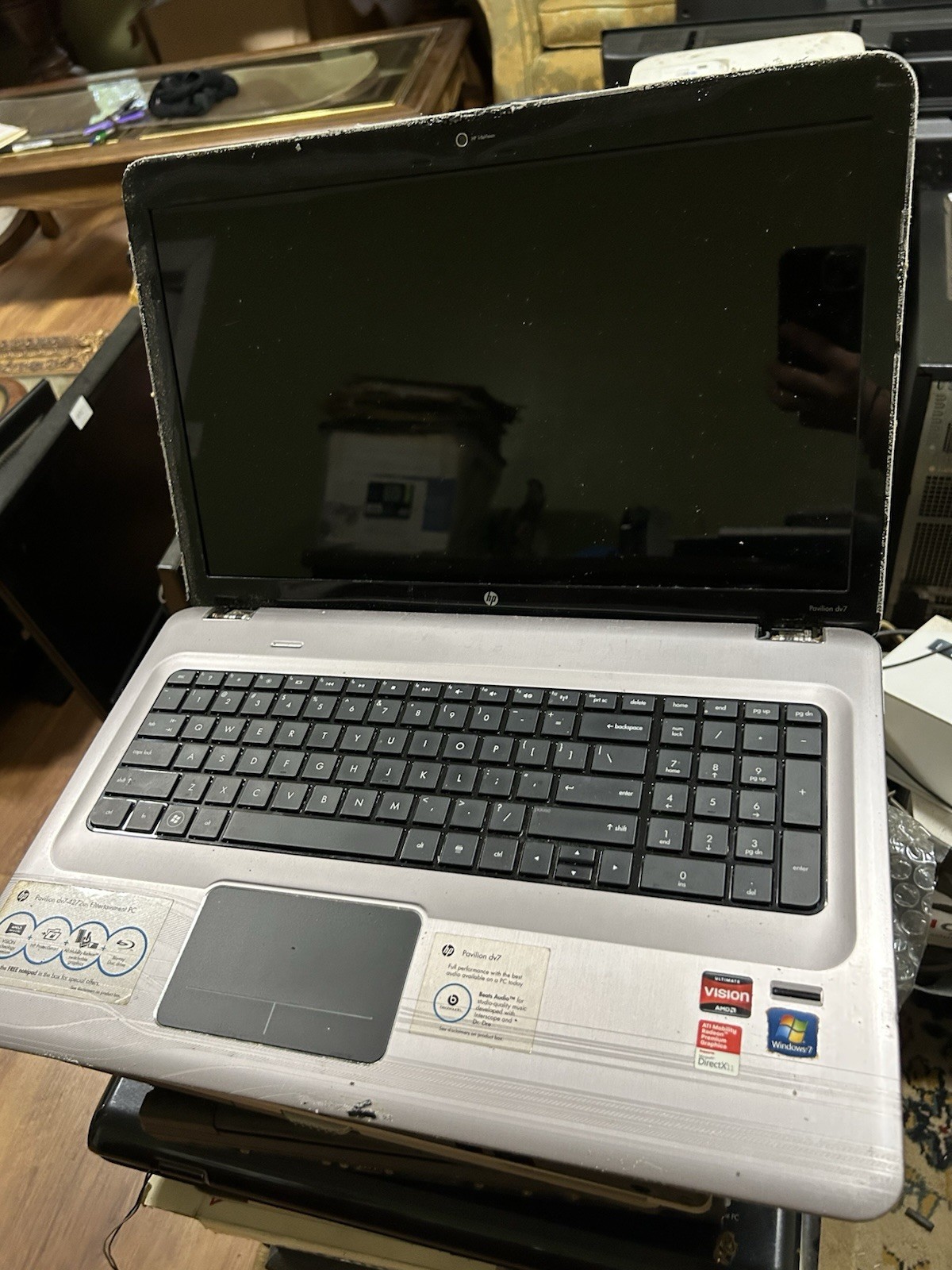 HP Pavilion dv7 17in AMD 2.00GHz 4GB 320GB HDD Windows 7 Radeon HD 5000