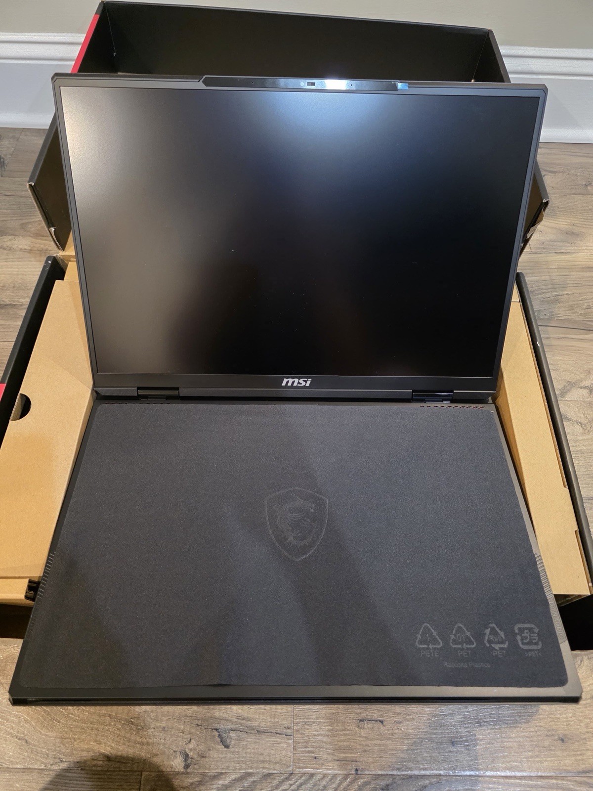 MSI Raider 18″ RTX 5090 Gaming Laptop – Intel Ultra 9 285HX – 64GB DDR5 – 2TB