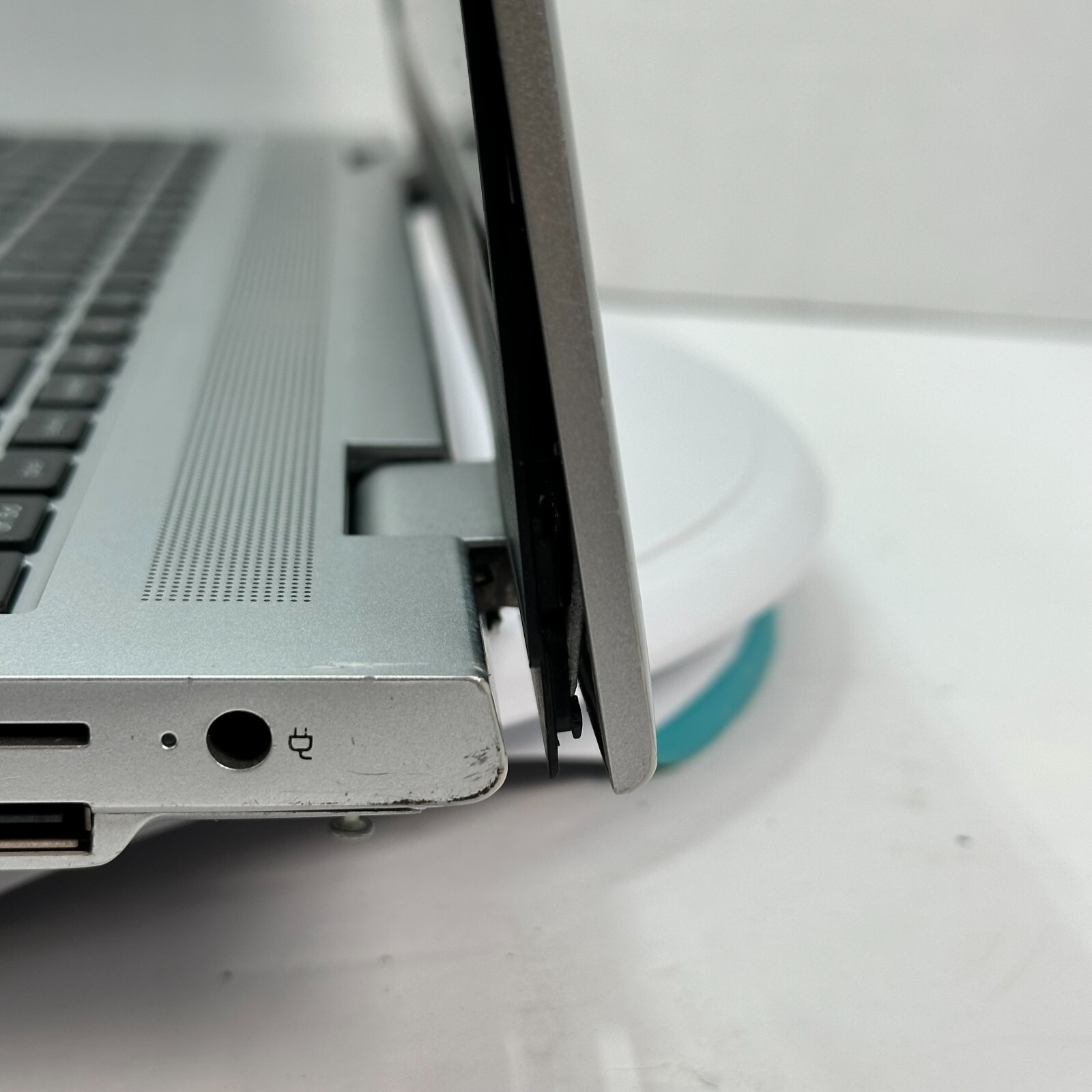 HP ProBook 650 G4 i5 7th Gen 15.6″ Laptop AS IS PARTS BOOTS CRACKED