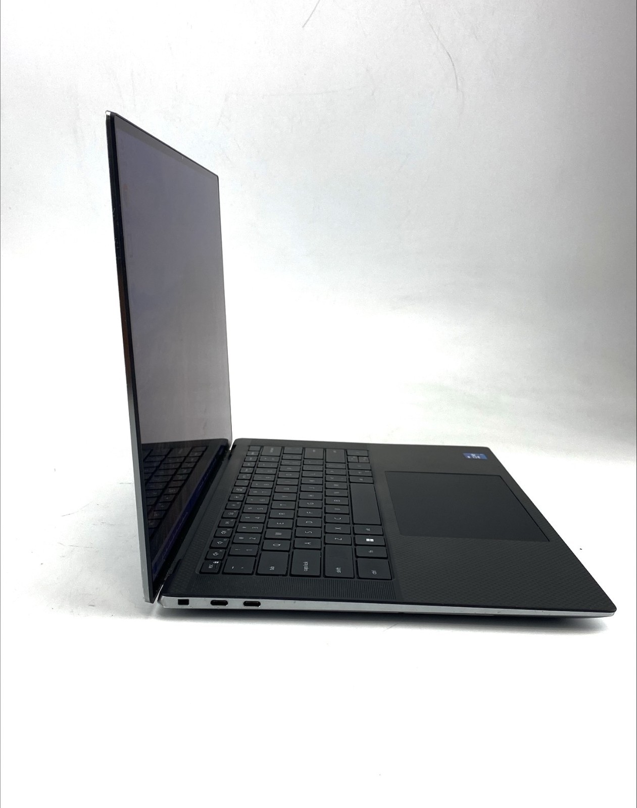 Dell Latitude 5560 Core i7 11th Gen 2.50GHz 11850H 32GB 500GB Win 11 Pro Grade-B