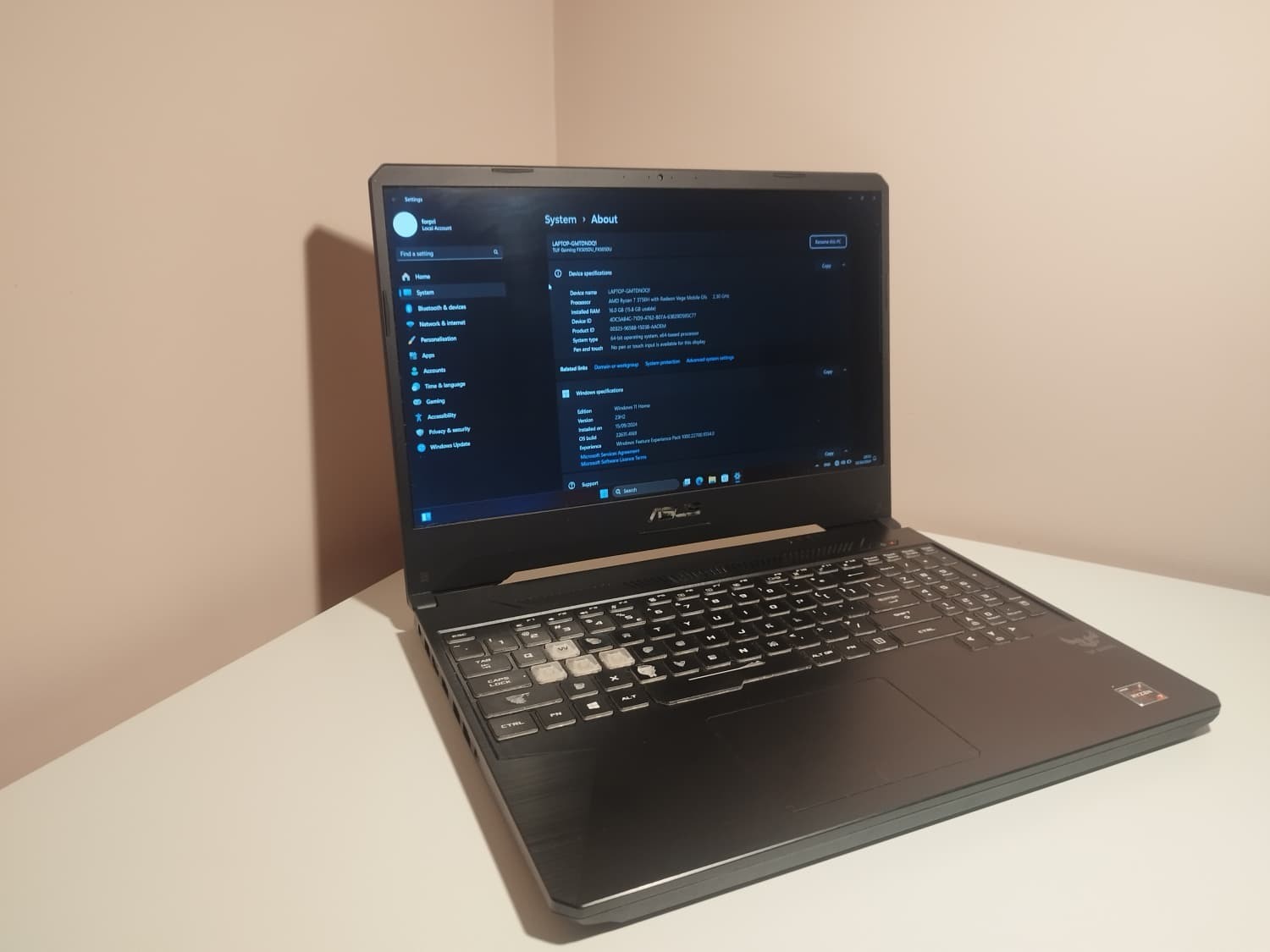 Asus TUF gaming FX505DU / AMD Ryzen 7 w/ Radeon Vega / 16 GB RAM / Cleaned