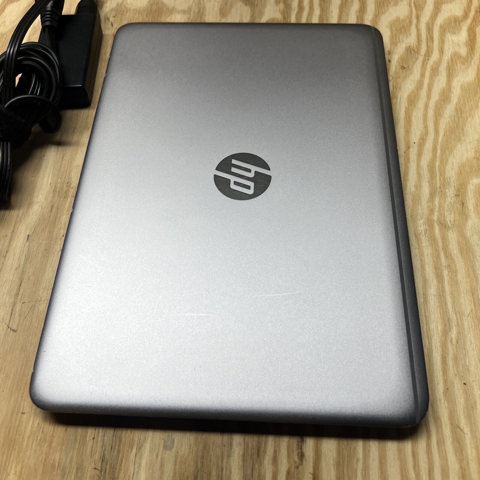 HP EliteBook Folio 1040 G3 Core i5-6300U 2.4 GHz 8 GB 256 GB SSD Windows 10 Pro