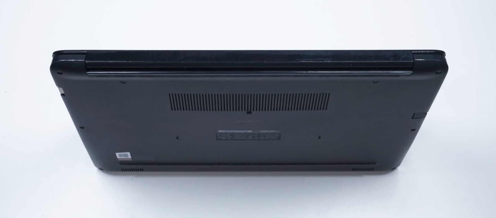 Dell Latitude 3500 Core i7-8565U @1.80GHz 8GB RAM 256GB SSD MX130 FHD (No OS)