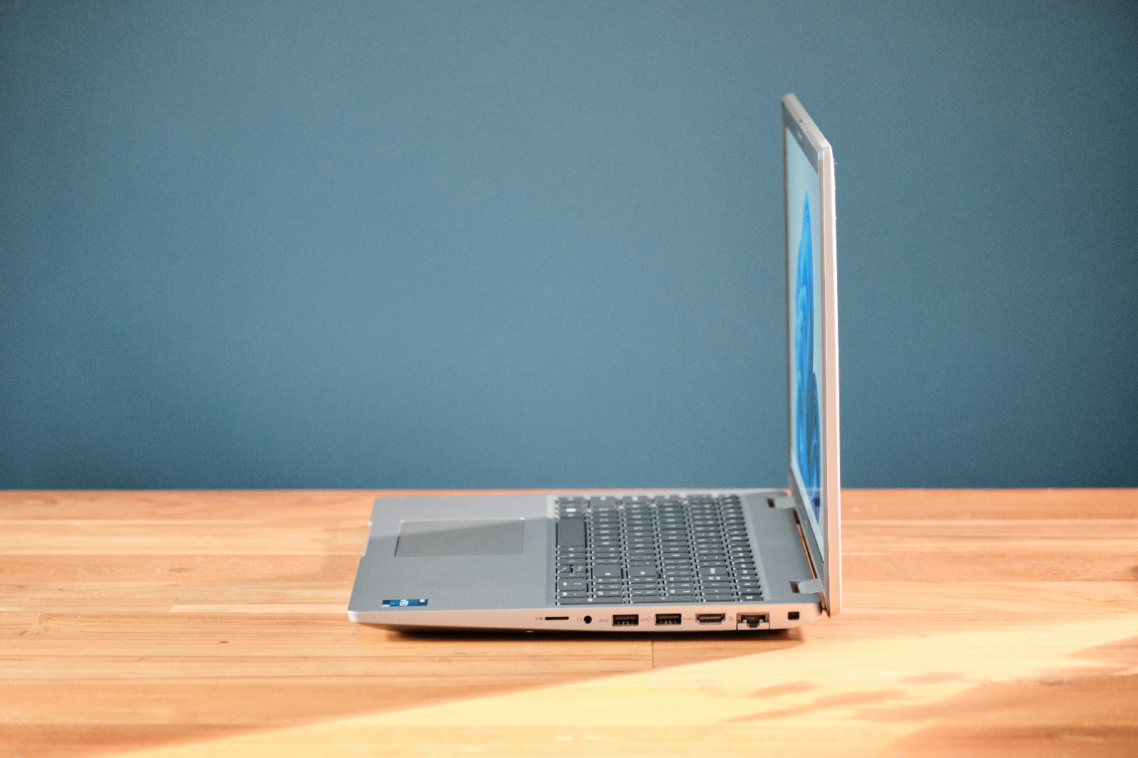 Dell Latitude 5540 15″ Intel Core i7-1370P, 32GB DDR5, 1TB NVME SSD, Win 11 Pro