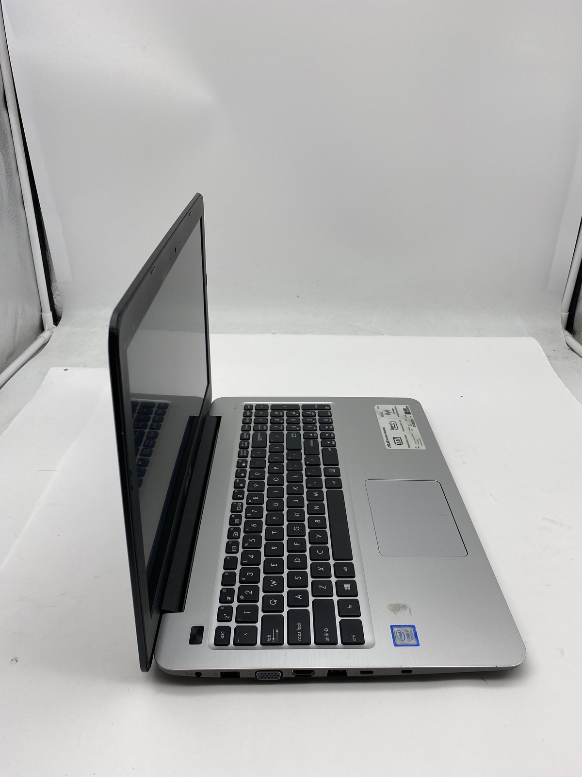 Asus SonicMaster X556UQ Laptop Intel Core i7 7500U 2.7GHz 8GB RAM 512GB SSD W10P