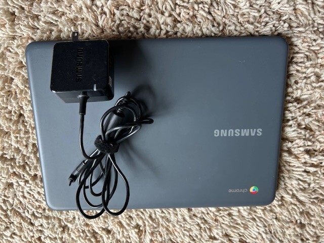 Samsung XE501C13-K02US 11.6 in. 4GB 32GB Notebook – Charcoal